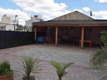 Venta local 260mtrs. Con 2 departamentos