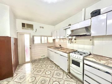 Casa en San Martín con renta activa- multifamiliar