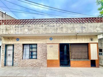 Casa en San Martín con renta activa- multifamiliar