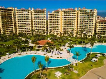 Departamento en Venta Bay View Grand Marina Vallarta,1 recamara, vista al mar