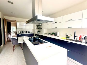 * OPORTUNIDAD**  MAGNÍFICO DEPARTAMENTO CON BALCÓN Y VISTA ESPECTACULAR