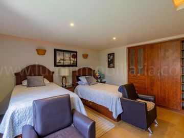 VENTA DE CASA EN FUENTES DEL PEDREGAL 800M2
