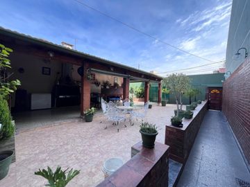 Casa 3 amb. con Quincho Apto Crédito - Gerli Lanús