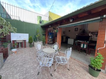 Casa 3 amb. con Quincho Apto Crédito - Gerli Lanús