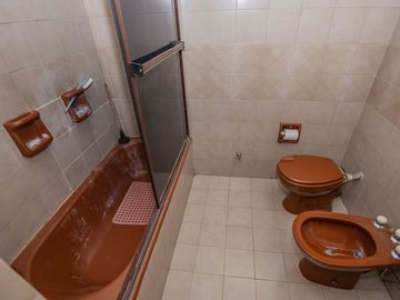 VENTA DEPARTAMENTO 4 AMBIENTES FLORES CON COCHERA