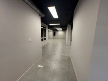 ALQUILEROFICINAS 200m2 REFACCIONADAS + 2 COCHERAS