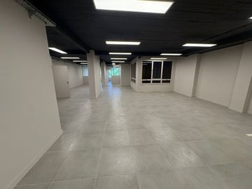 ALQUILEROFICINAS 200m2 REFACCIONADAS + 2 COCHERAS