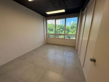 ALQUILEROFICINAS 200m2 REFACCIONADAS + 2 COCHERAS