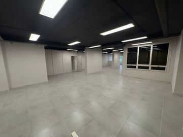 ALQUILEROFICINAS 200m2 REFACCIONADAS + 2 COCHERAS