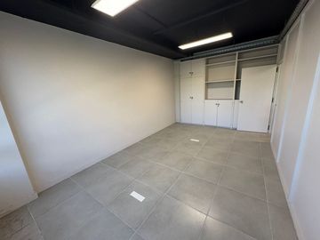 ALQUILEROFICINAS 200m2 REFACCIONADAS + 2 COCHERAS