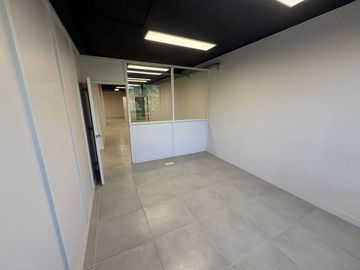 ALQUILEROFICINAS 200m2 REFACCIONADAS + 2 COCHERAS
