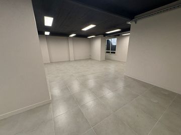 ALQUILEROFICINAS 200m2 REFACCIONADAS + 2 COCHERAS