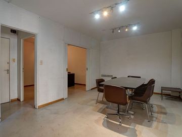VENTA Oficina 5 ambientes Recoleta frente