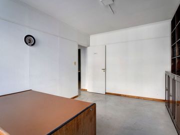 VENTA Oficina 5 ambientes Recoleta frente