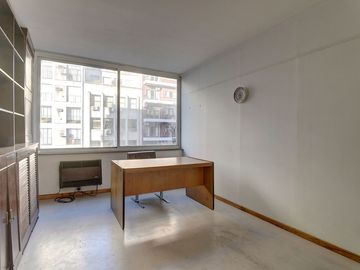 VENTA Oficina 5 ambientes Recoleta frente