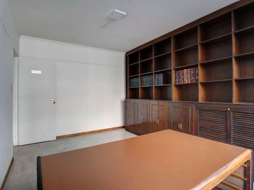 VENTA Oficina 5 ambientes Recoleta frente