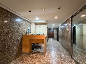 VENTA Oficina 5 ambientes Recoleta frente