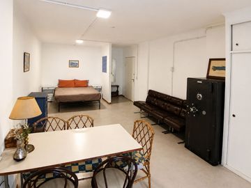 VENTA Oficina 5 ambientes Recoleta frente