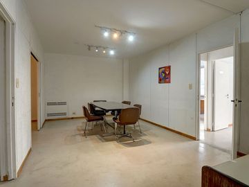 VENTA Oficina 5 ambientes Recoleta frente