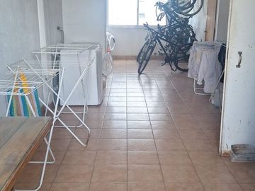 Venta 3 ambientes con balcón al frente- Apto Cred.
