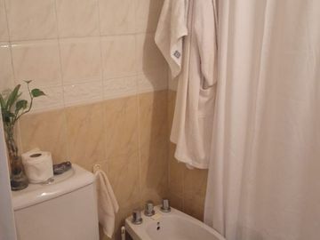 Venta 3 ambientes con balcón al frente- Apto Cred.