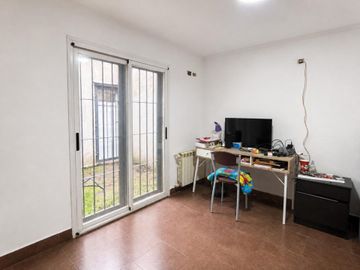 VENTA vivienda familiar con Departamento