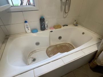 VENTA vivienda familiar con Departamento