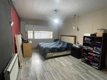 VENTA vivienda familiar con Departamento