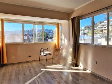 Venta de casa de 3 pisos en Viña , GRAN OPORTUNIDAD , emprendedor CREATIVO. 8.900 UF