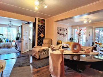 Venta de casa de 3 pisos en Viña , GRAN OPORTUNIDAD , emprendedor CREATIVO. 8.900 UF
