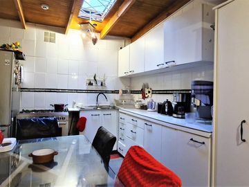 Venta de casa de 3 pisos en Viña , GRAN OPORTUNIDAD , emprendedor CREATIVO. 8.900 UF