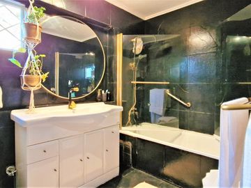 Venta de casa de 3 pisos en Viña , GRAN OPORTUNIDAD , emprendedor CREATIVO. 8.900 UF