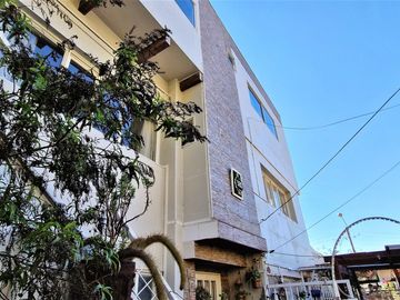Venta de casa de 3 pisos en Viña , GRAN OPORTUNIDAD , emprendedor CREATIVO. 8.900 UF