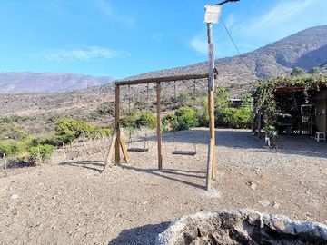 Venta de hermosa parcela de 6.021 m2. con casa y piscina en el tranquilo sector de Lo Rojas, La Cruz. 110 M$.