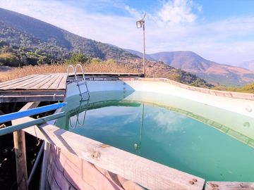 Venta de hermosa parcela de 6.021 m2. con casa y piscina en el tranquilo sector de Lo Rojas, La Cruz. 110 M$.