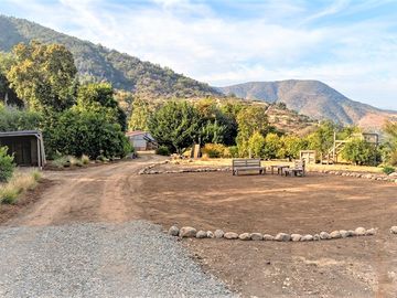 Venta de hermosa parcela de 6.021 m2. con casa y piscina en el tranquilo sector de Lo Rojas, La Cruz. 110 M$.