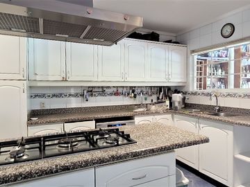 Venta o permuta de preciosa casa de 7 dormitorios en Reñaca, Los Pinos - 19.500 UF