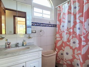Venta o permuta de preciosa casa de 7 dormitorios en Reñaca, Los Pinos - 19.500 UF