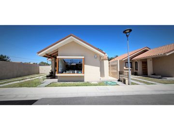 Venta de hermosas casas en condominio exclusivo, en paradero 16 - La Cruz, Quillota. 4.890 UF