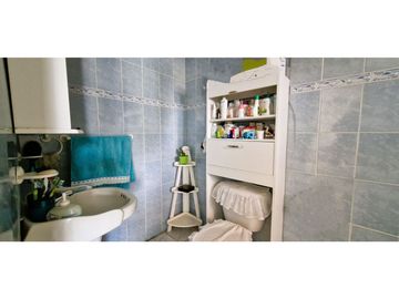 Venta parcela de 18.000 m2., casa, cabaña y galpón, con maquinaria de maestranza, en La Calera. 21.308 UF.