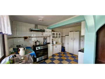 Venta parcela de 18.000 m2., casa, cabaña y galpón, con maquinaria de maestranza, en La Calera. 21.308 UF.