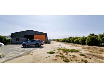 Venta parcela de 18.000 m2., casa, cabaña y galpón, con maquinaria de maestranza, en La Calera. 21.308 UF.
