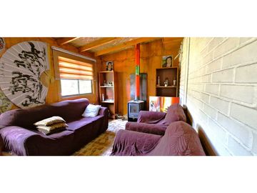 Venta parcela de 18.000 m2., casa, cabaña y galpón, con maquinaria de maestranza, en La Calera. 21.308 UF.