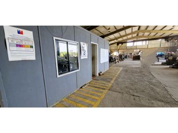 Venta parcela de 18.000 m2., casa, cabaña y galpón, con maquinaria de maestranza, en La Calera. 21.308 UF.