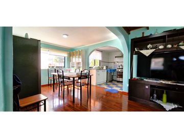Venta parcela de 18.000 m2., casa, cabaña y galpón, con maquinaria de maestranza, en La Calera. 21.308 UF.