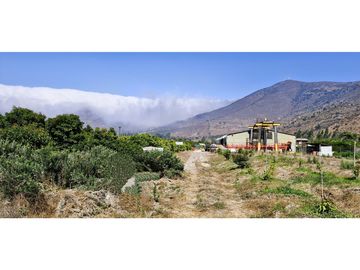 Venta parcela de 18.000 m2., casa, cabaña y galpón, con maquinaria de maestranza, en La Calera. 21.308 UF.