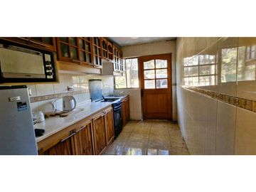 Venta de parcela de 15.000 m2., con casa, quincho y piscina, en Pucalán. 200 M$