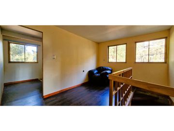 Venta de parcela de 15.000 m2., con casa, quincho y piscina, en Pucalán. 200 M$