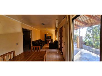 Venta de parcela de 15.000 m2., con casa, quincho y piscina, en Pucalán. 200 M$