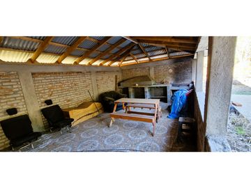 Venta de parcela de 15.000 m2., con casa, quincho y piscina, en Pucalán. 200 M$